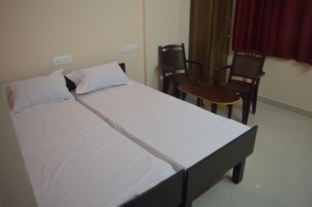 Sri Balaji Guest House Bangalore Esterno foto