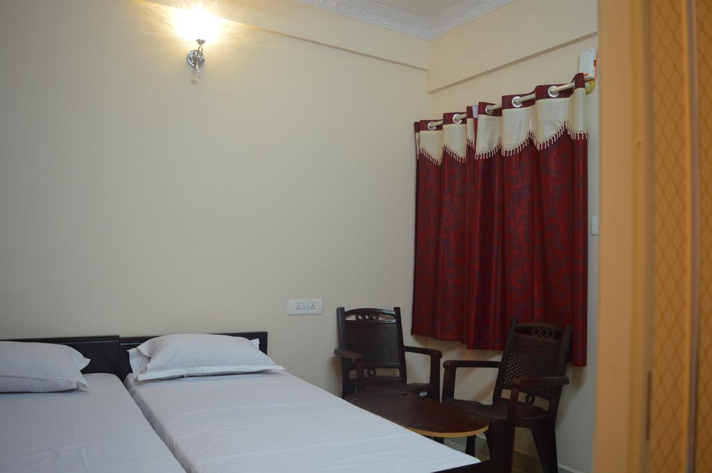 Sri Balaji Guest House Bangalore Esterno foto