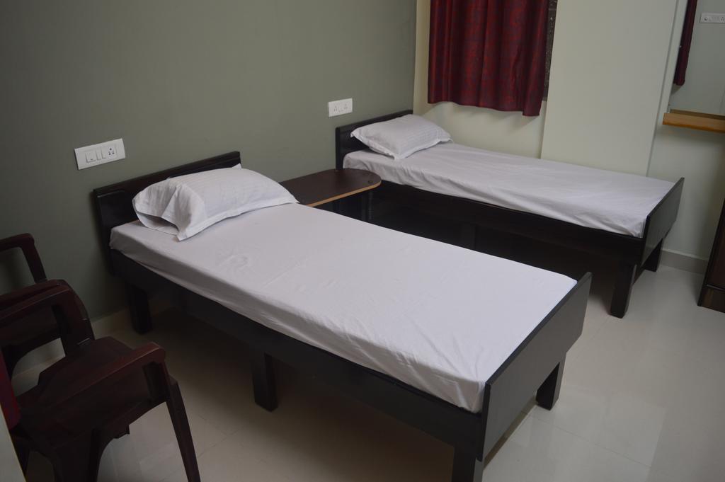 Sri Balaji Guest House Bangalore Esterno foto