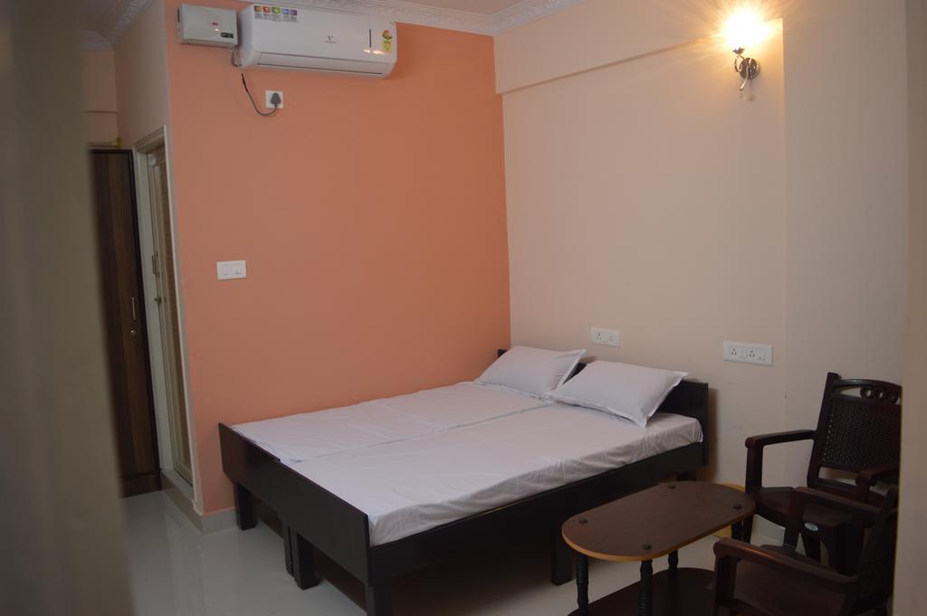 Sri Balaji Guest House Bangalore Esterno foto