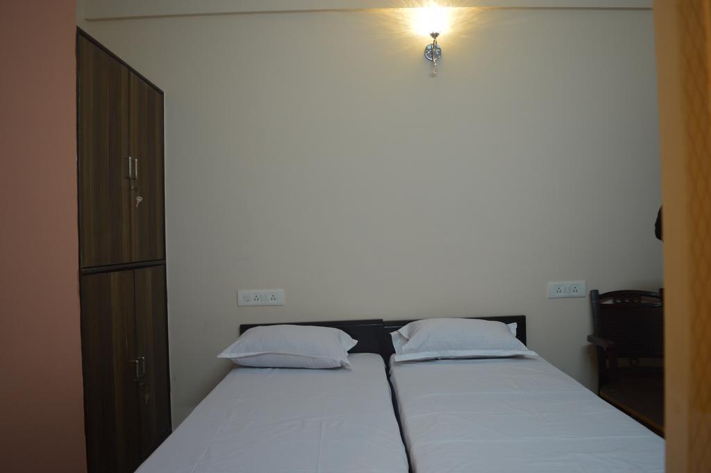 Sri Balaji Guest House Bangalore Esterno foto