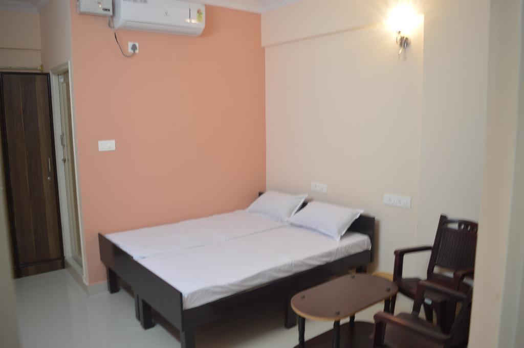 Sri Balaji Guest House Bangalore Esterno foto