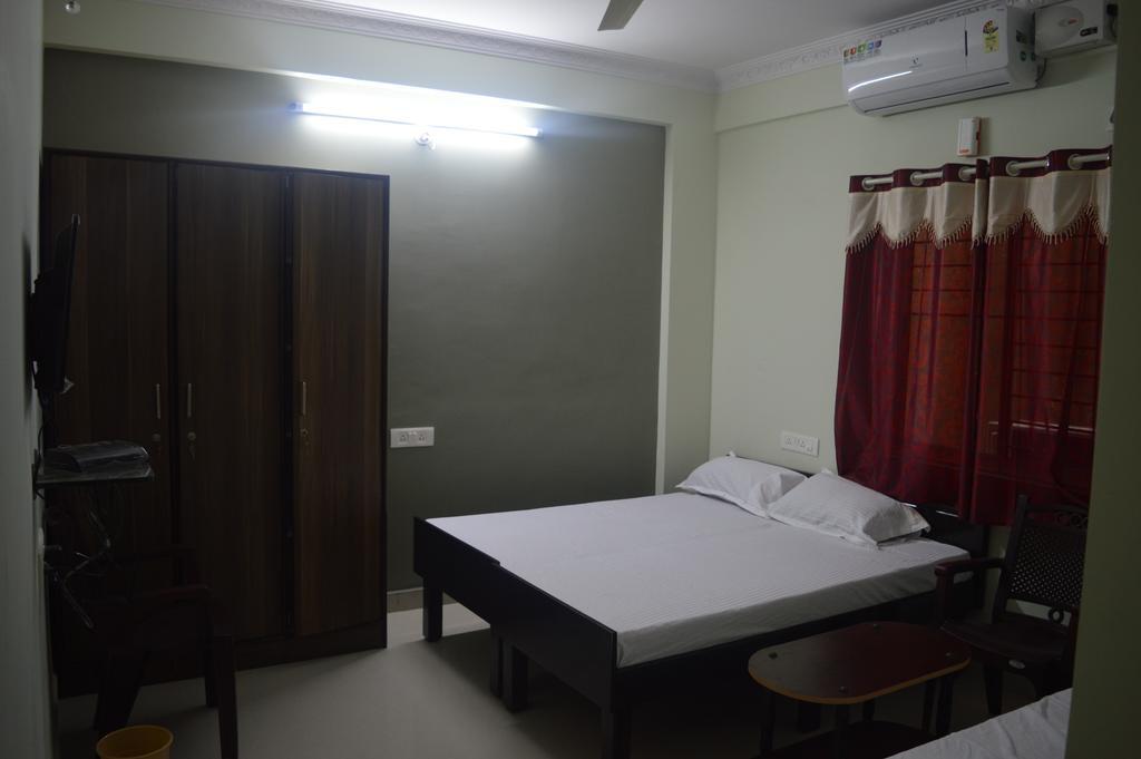 Sri Balaji Guest House Bangalore Esterno foto