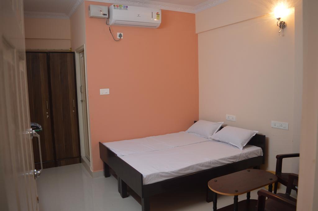 Sri Balaji Guest House Bangalore Esterno foto
